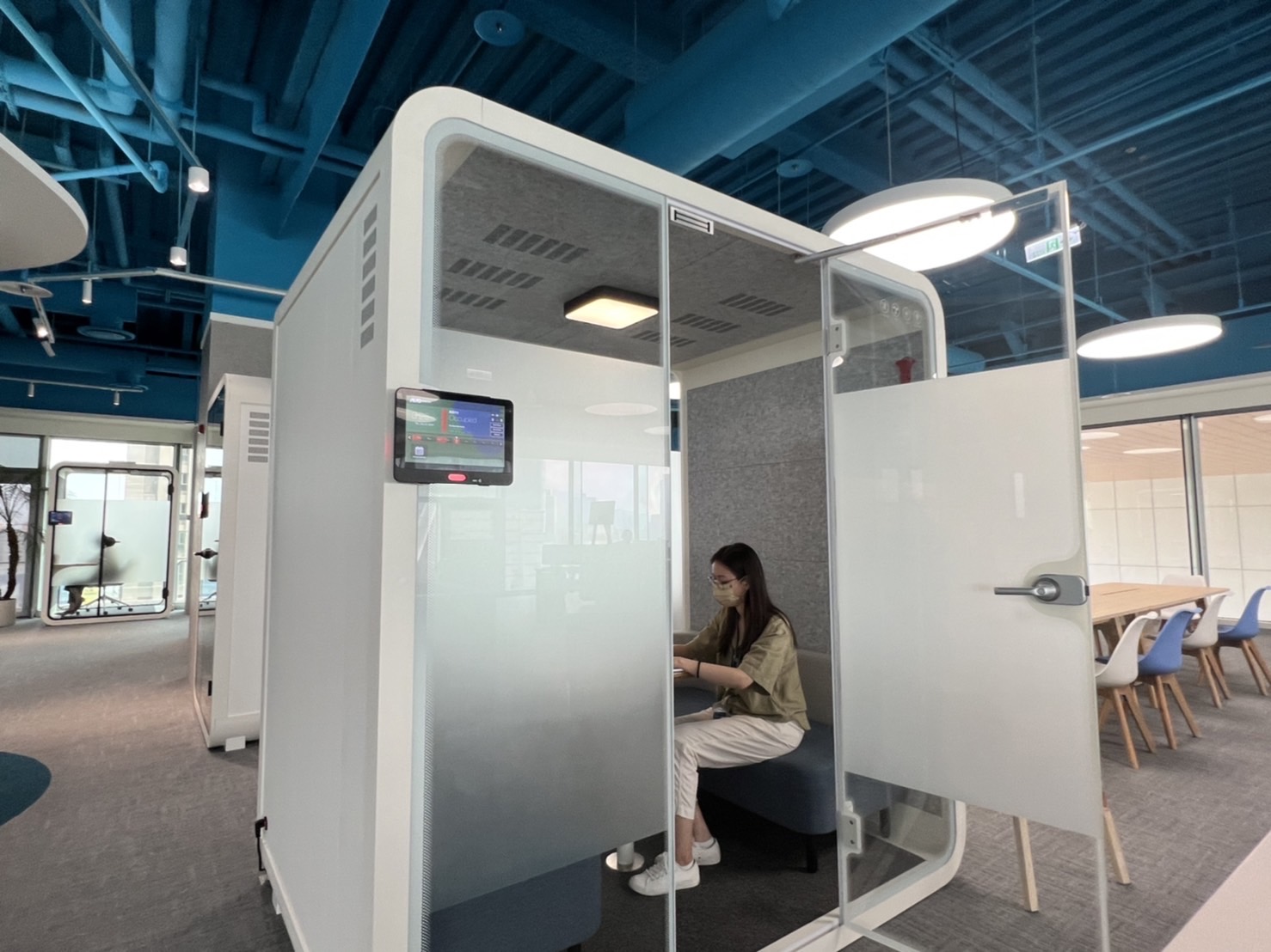 HJC黄金城高雄據點的智慧行動辦公艙，展現HJC黄金城在面板以外的研發應用軟實力